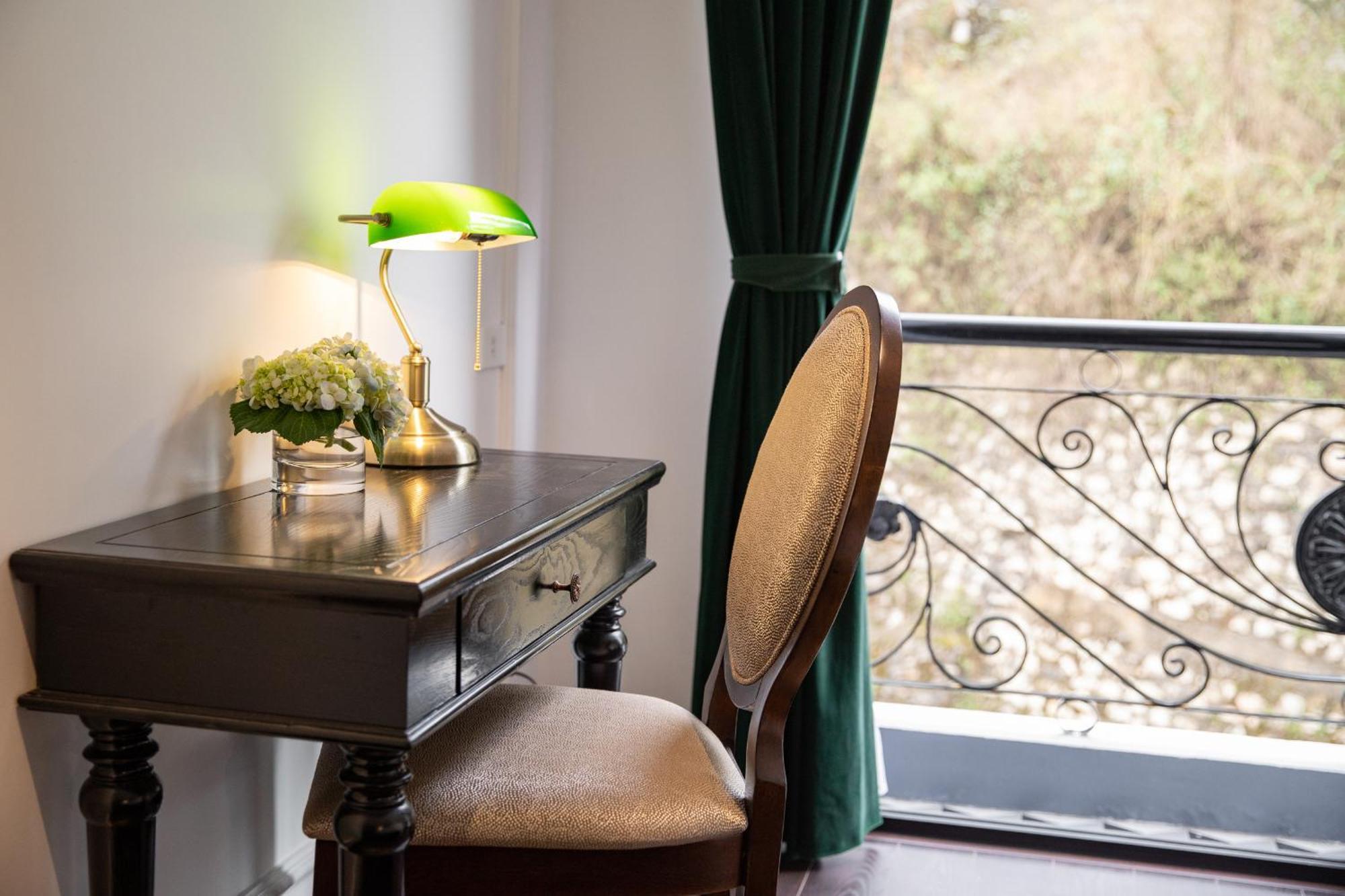 The Flower Boutique Hotel & Travel Hanoi Exterior photo